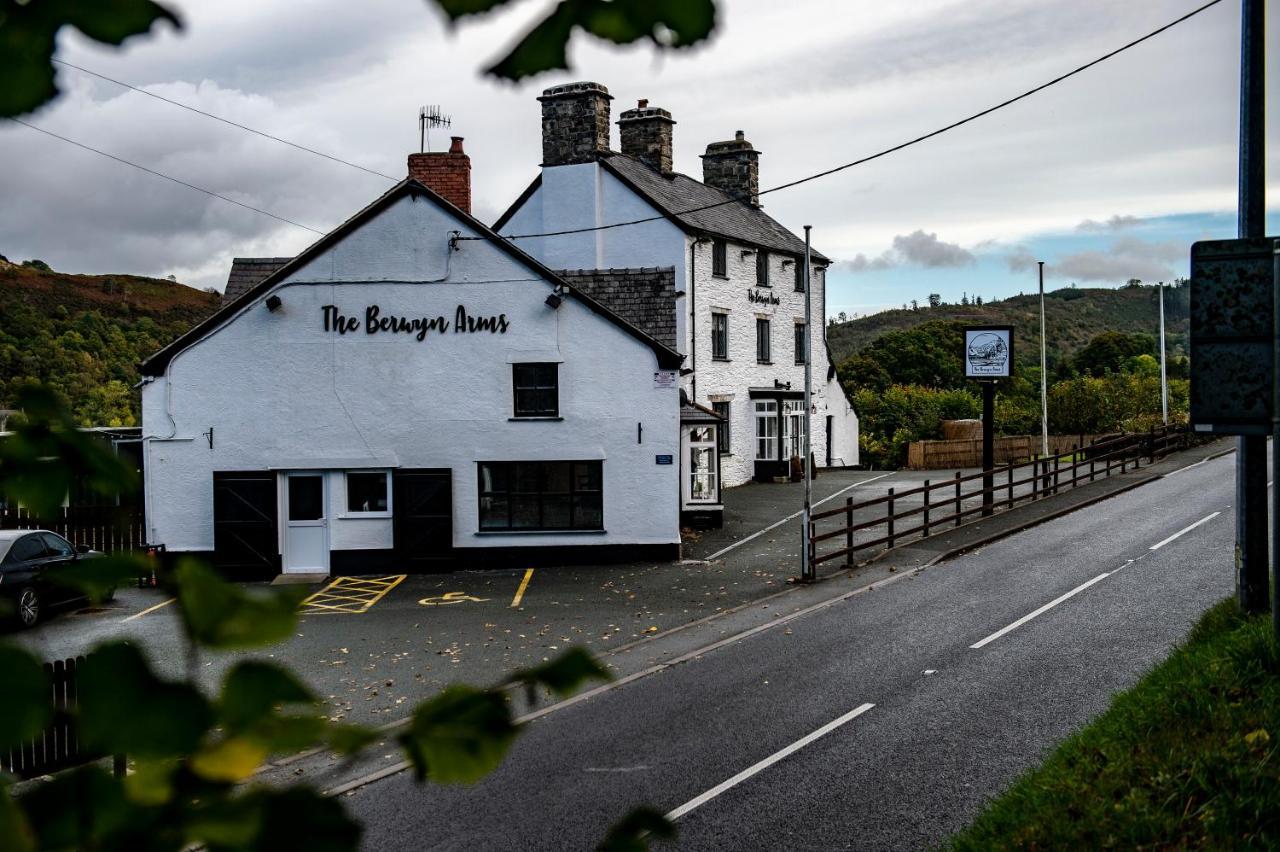 The Berwyn Arms Hotel คอร์เวน ภายนอก รูปภาพ