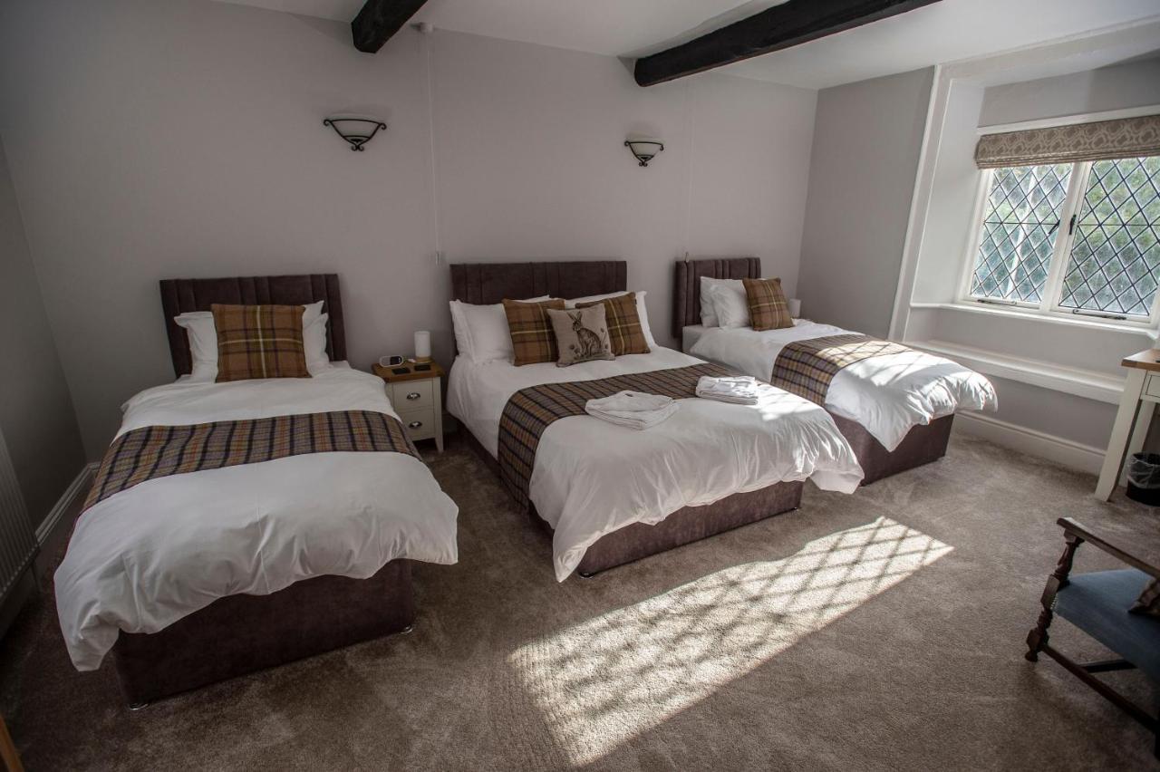 The Berwyn Arms Hotel คอร์เวน ภายนอก รูปภาพ