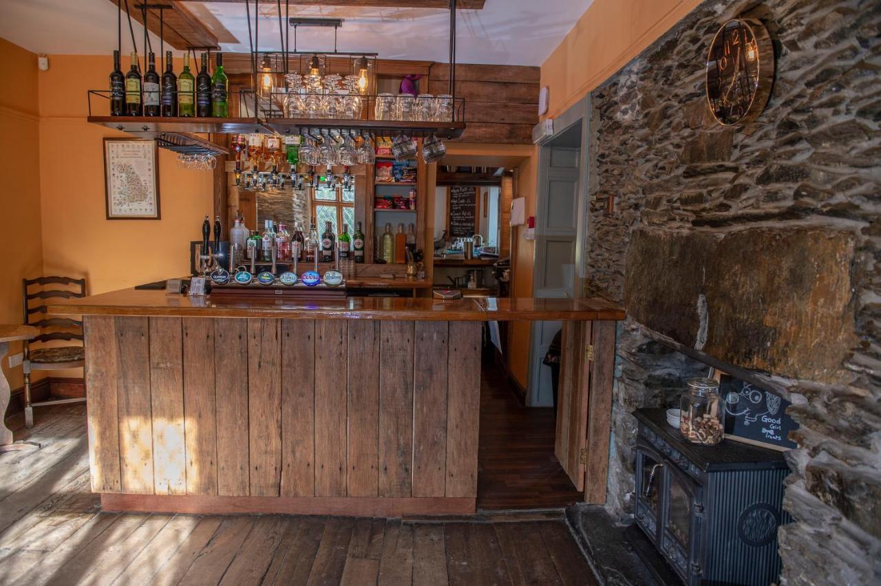 The Berwyn Arms Hotel คอร์เวน ภายนอก รูปภาพ